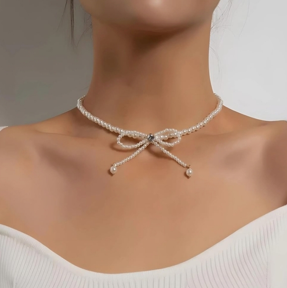 Pearl Bow Necklace Silver - Picture 5 of 5